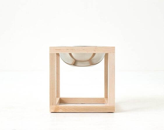 Comedero pequeño (10 cms de altura) para perro o gato minimalista tipo palitos